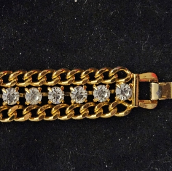 Beautiful Vintage Forem womens watch with Simulated Diamonds and gold strap main image 5